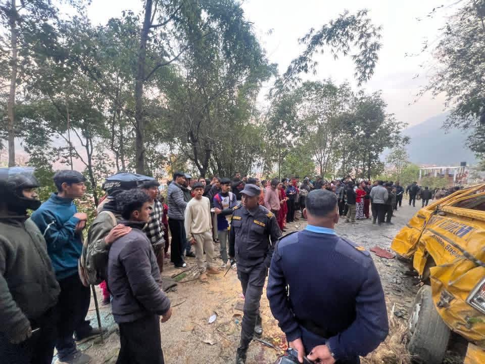 बागलुङमा स्कुल बस दुर्घटना, ४ जना विद्यार्थीको अवस्था गम्भीर